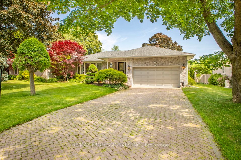 Detached at 109 Princess Margaret Boulevard, Toronto W08, ON M9B 2Z2, Toronto W08