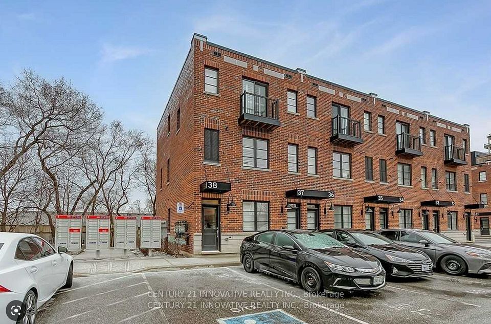 Condo Townhouse at 70 Plains Road 38, Burlington, ON L7T 1E8, Burlington