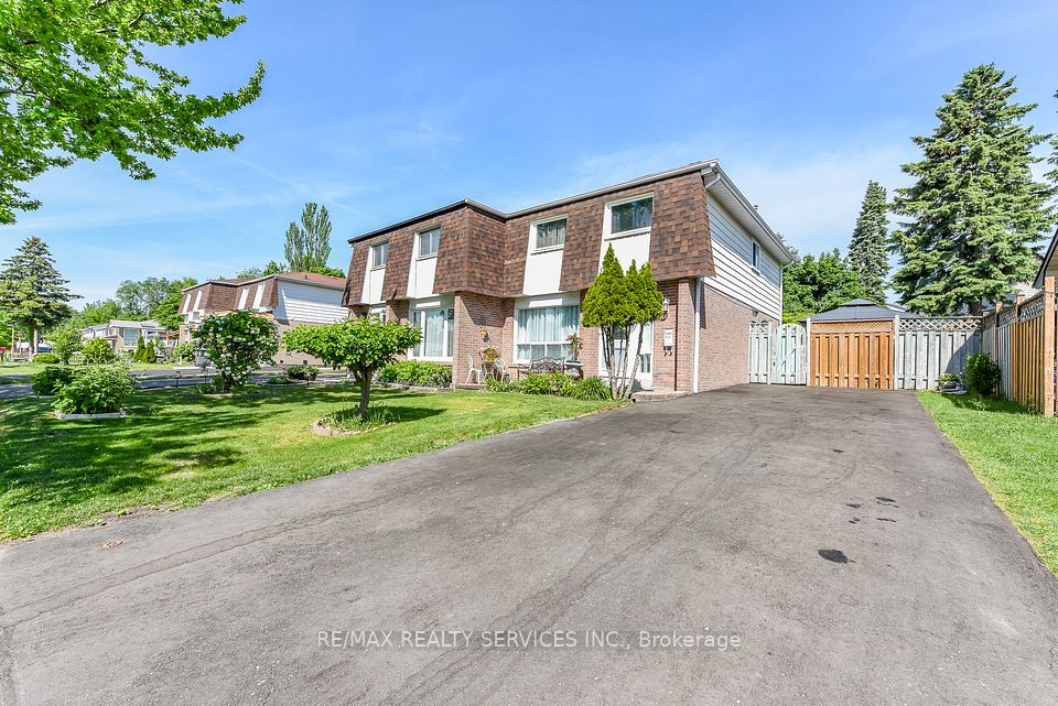 Att/Row/Townhouse at 2569 Lundene Road, Mississauga, ON L5J 3Y9, Mississauga