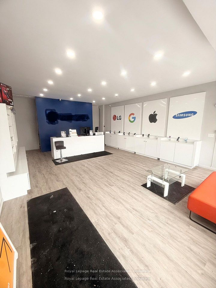 237 Lakeshore Road E, Mississauga, ON L5G 1G8