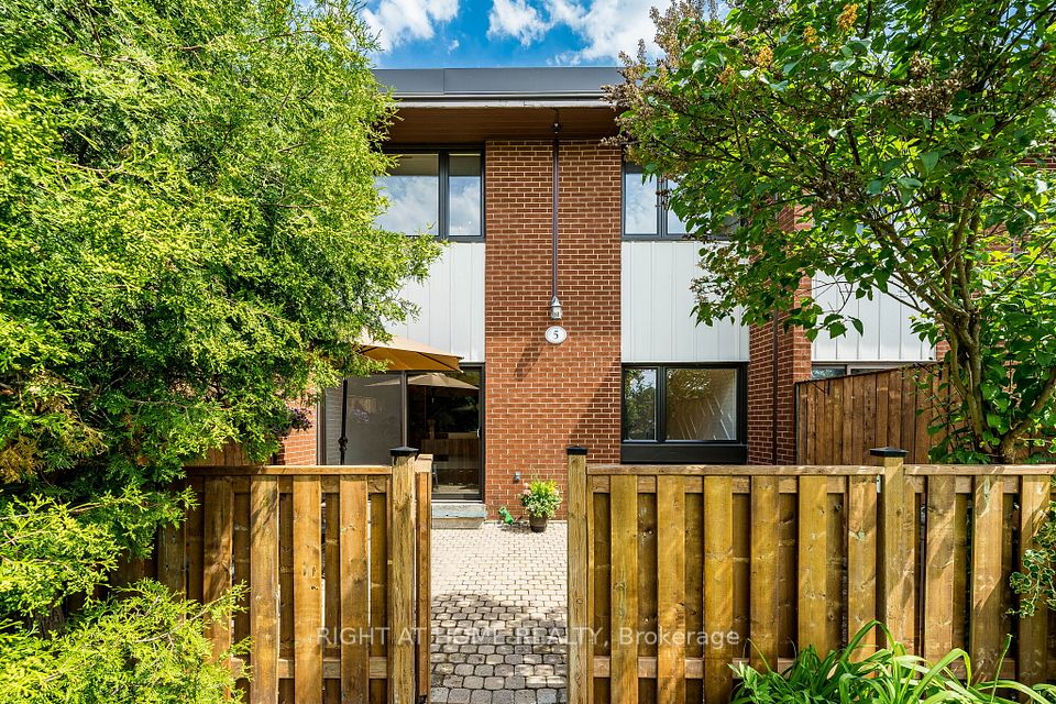 Condo Townhouse at 1200 Gripsholm Road #5, Mississauga, ON L4Y 2G9, Mississauga