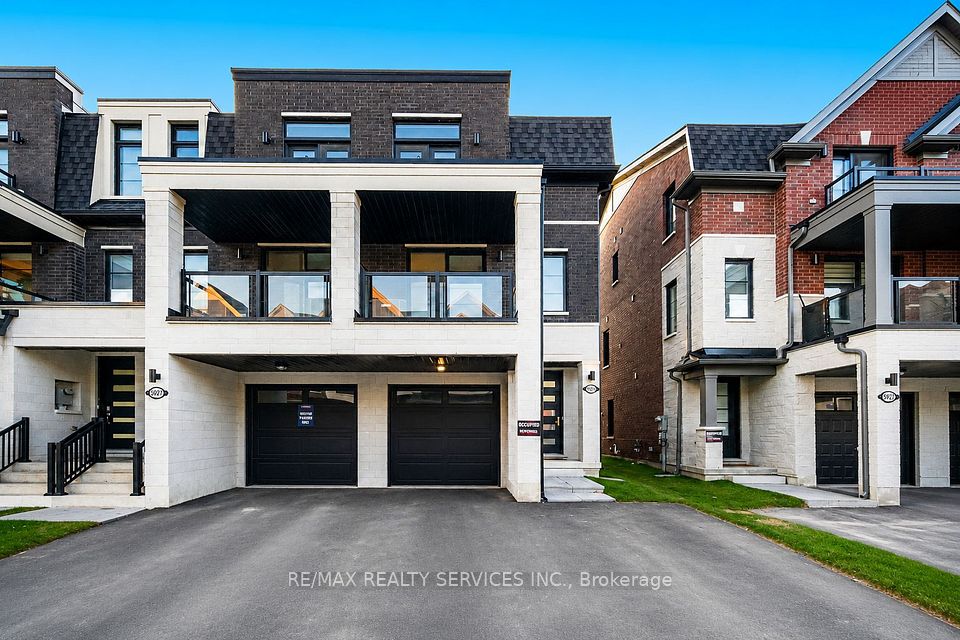 Att/Row/Townhouse at 5925 Saigon Street, Mississauga, ON L5V 2V9, Mississauga