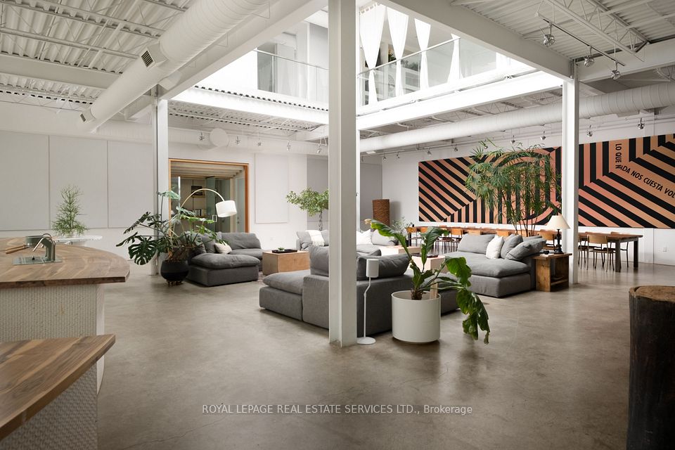 1 Roof Garden Lane, Toronto, ON M6H 1R2 at 1 Roof Garden Lane, Toronto, ON M6H 1R2, Toronto W02, ON, M6H 1R2