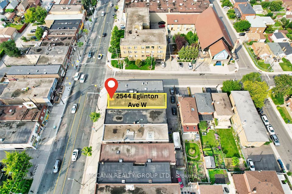 2544 Eglinton Avenue W, Toronto W04, ON M6M 1T1