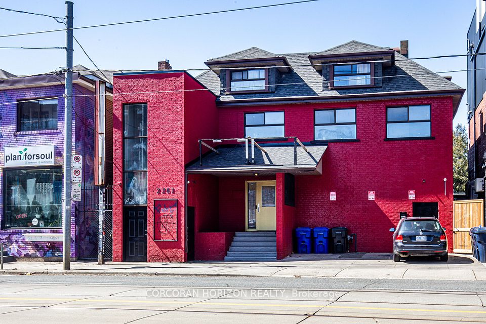 2261 Dundas Street W, Toronto W01, ON M6R 1X6