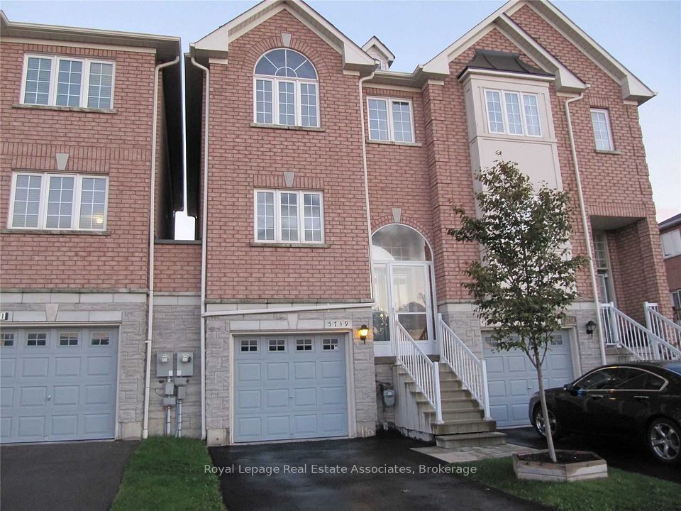 Att/Row/Townhouse at 5749 Retreat Street, Mississauga, ON L5R 0B5, Mississauga