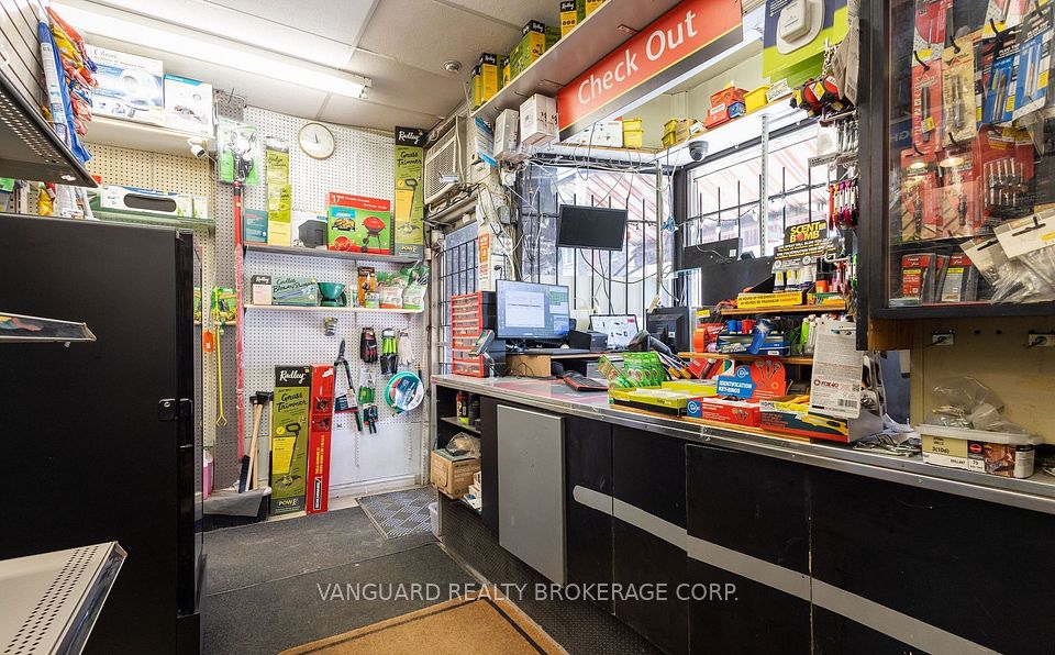 1212 Dufferin Street, Toronto W02, ON M6H 4C1