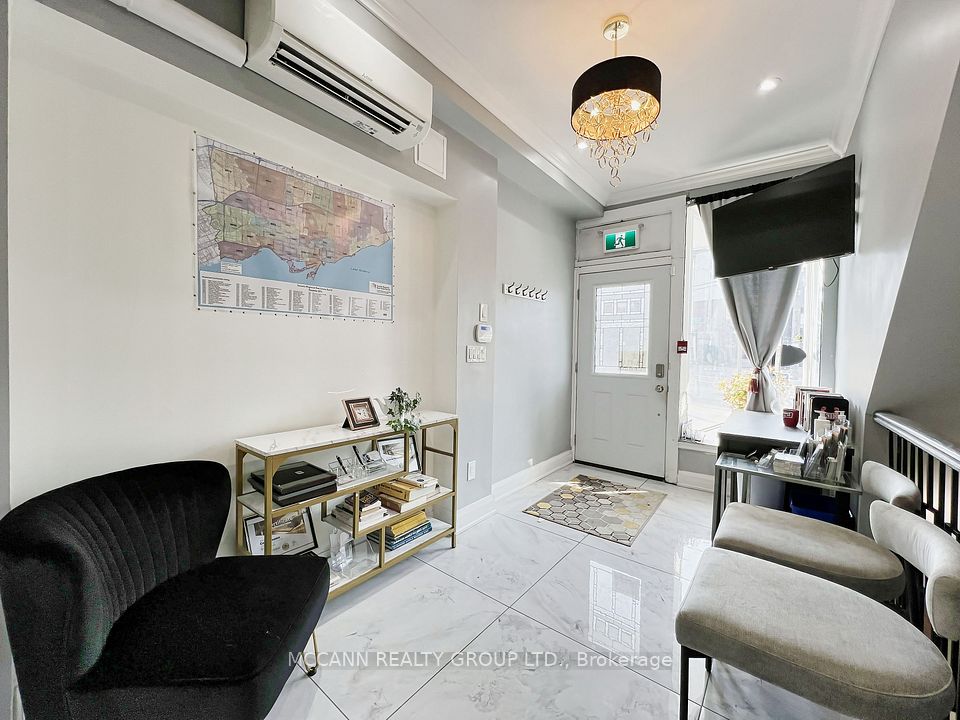 2544 Eglinton Avenue W, Toronto, ON M6M 1T1