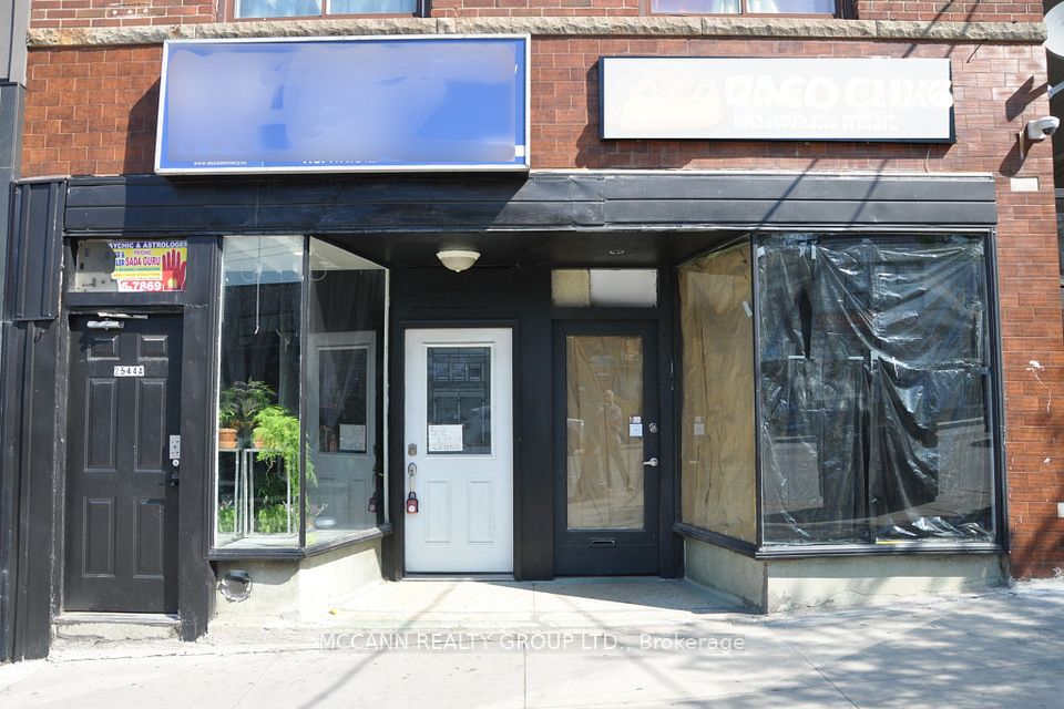 2544 Eglinton Avenue W, Toronto W04, ON M6M 1T1