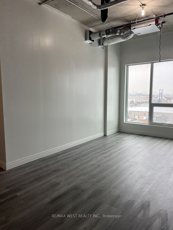 600 Dixon Road 423, Toronto W10, ON M9W 1J1