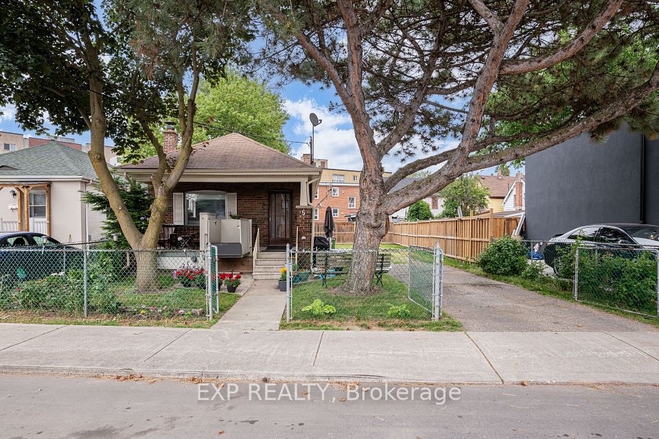 5 Laxis Avenue, Toronto, ON M6M 2K6 at 5 Laxis Avenue, Toronto, ON M6M 2K6, Toronto W04, ON, M6M 2K6