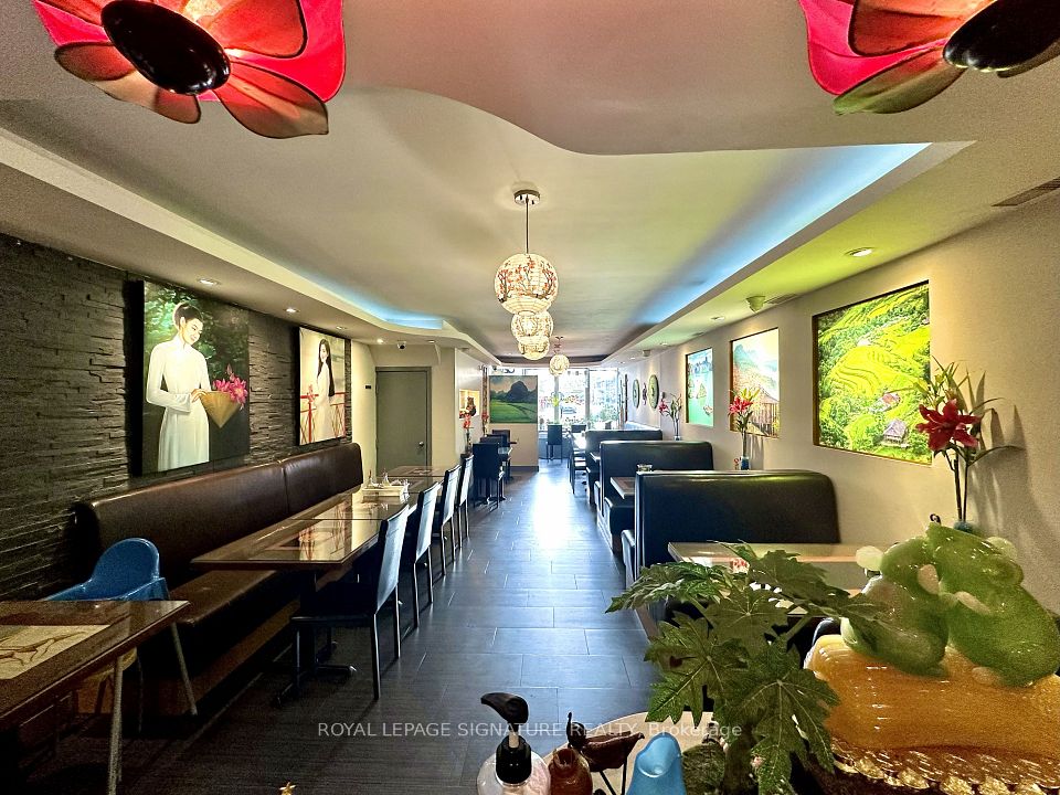 1768 St Clair Avenue W, Toronto W03, ON M6N 1J3