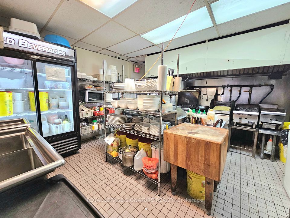 1768 St Clair Avenue W, Toronto W03, ON M6N 1J3
