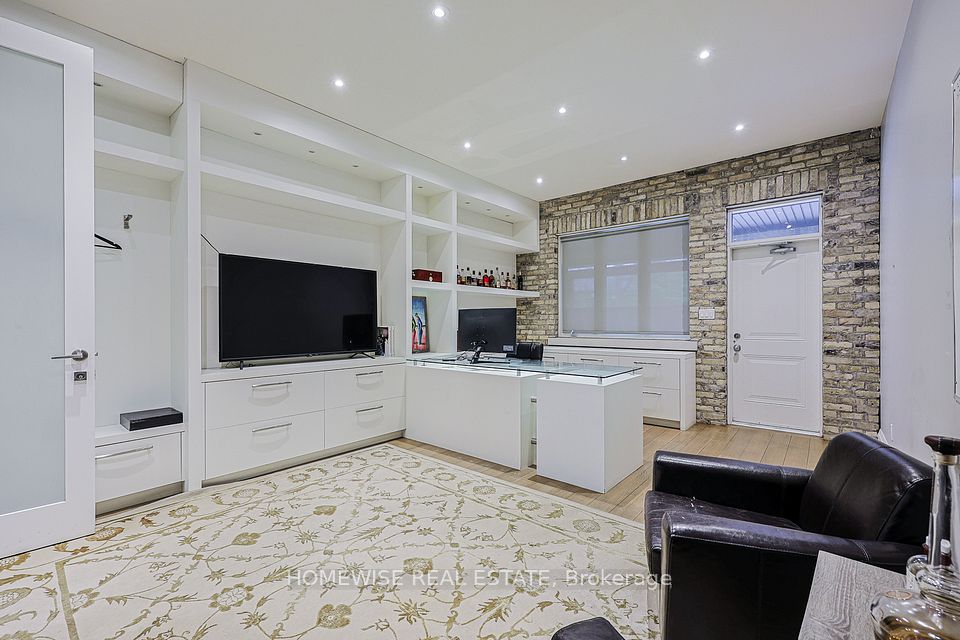 609 Marlee Avenue D, Toronto W04, ON M6B 3J6