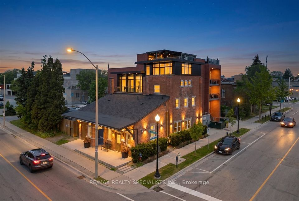 139 Thomas Street, Oakville, ON L6J 3A9