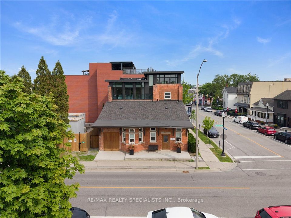 139 Thomas Street, Oakville, ON L6J 3A9