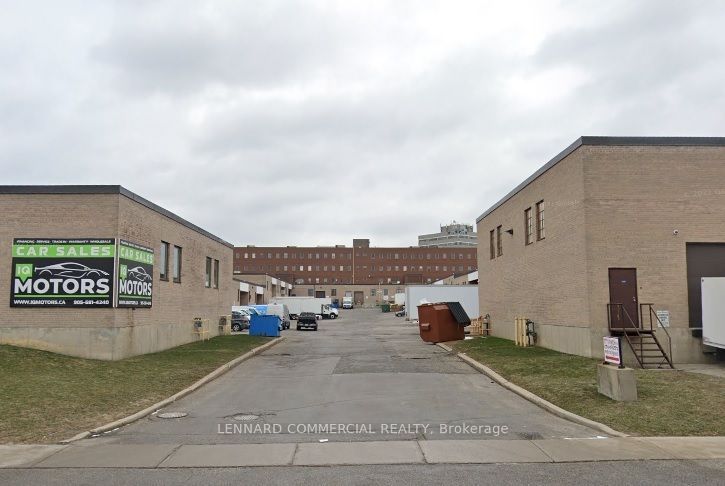 1111 Finch Avenue W 27, Toronto W05, ON M3J 2E5
