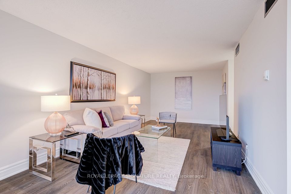 880 Dundas Street W 405, Mississauga, ON L5C 4H3 at 880 Dundas Street W 405, Mississauga, ON L5C 4H3, Mississauga, ON, L5C 4H3