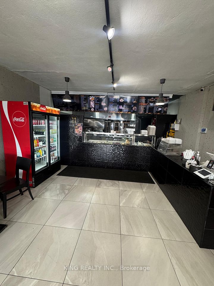 3277 Dufferin Street, Toronto W04, ON M6A 2T4