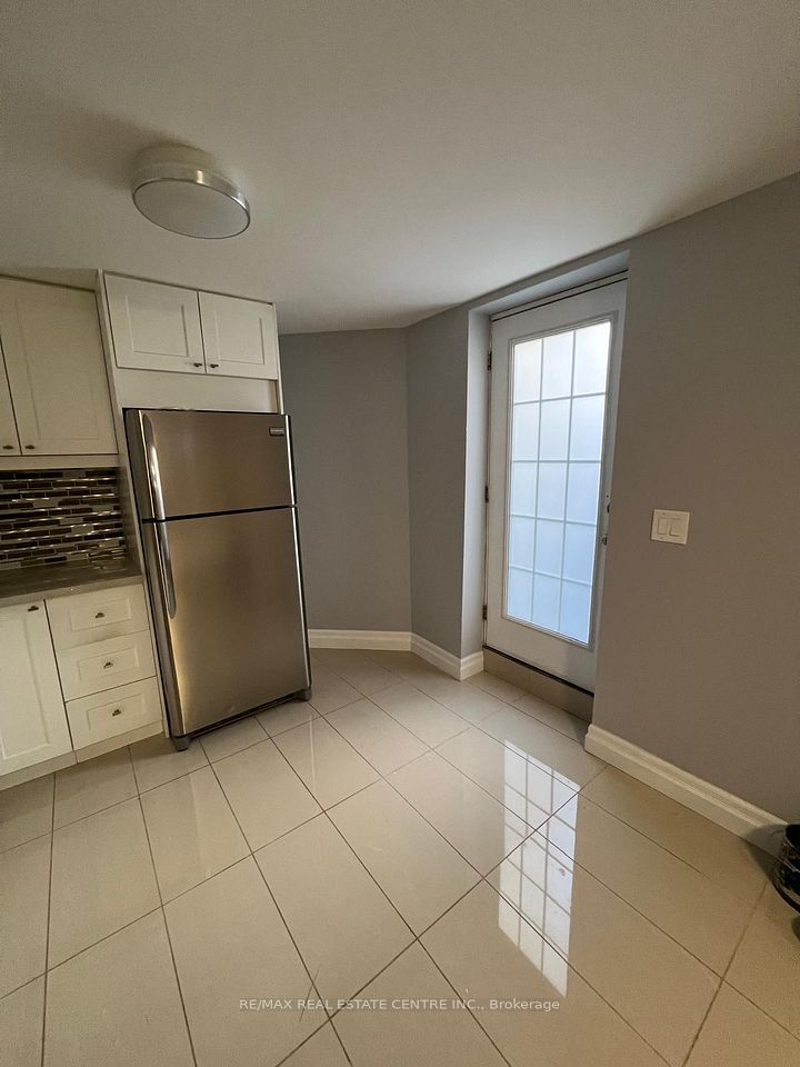 Detached at 230-1 Huntingford Gate Basement, Milton, ON L9T 0S4, Milton