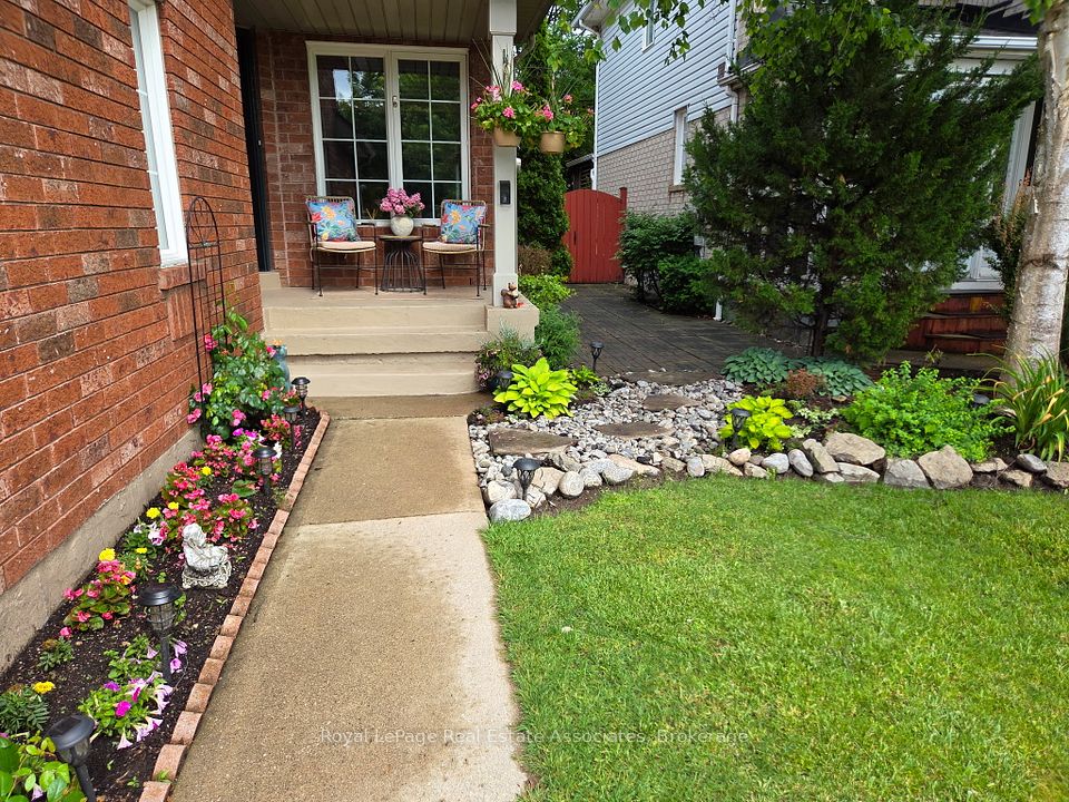 Semi-Detached  at 34 Standish Street, Halton Hills, ON L7G 5V7, Halton Hills