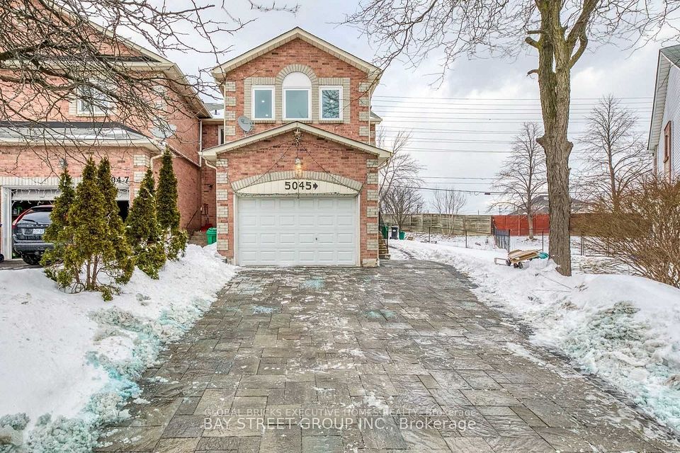 Att/Row/Townhouse at 5045 Rundle Court Upper, Mississauga, ON L5M 4A4, Mississauga