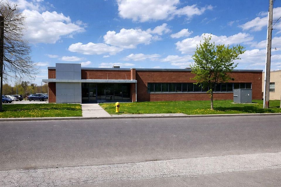 90 Wingold Avenue 2, Toronto W04, ON M6B 1P5