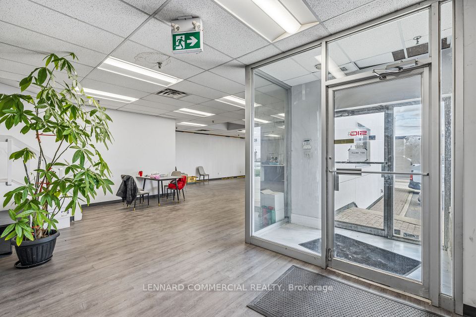 150 Norfinch Drive 1, Toronto, ON M3N 1X6