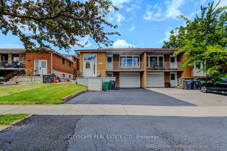 Semi-Detached  at 3999 Bishopstoke Lane, Mississauga, ON L4Z 1H9, Mississauga