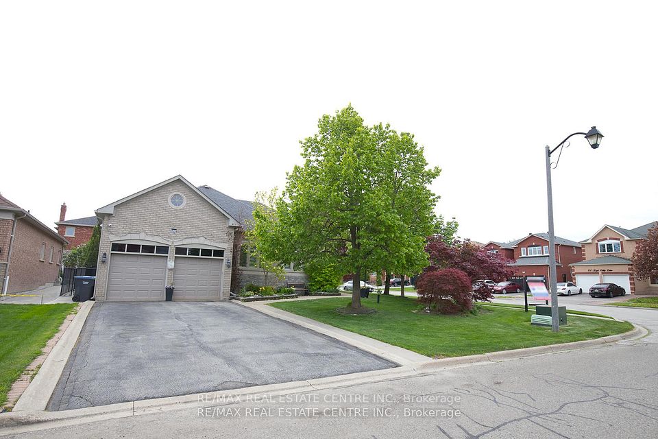 Detached at 1 Kirkwood Crescent, Caledon, ON L7C 1A5, Caledon