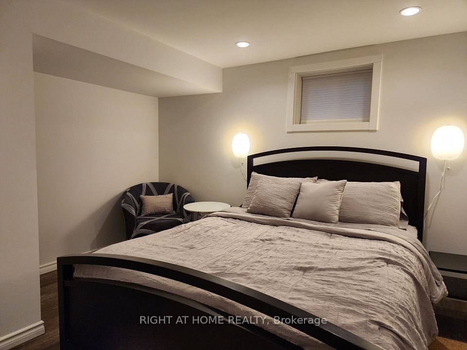 Semi-Detached  at 1599 Sandgate Crescent Lower, Mississauga, ON L5J 2E3, Mississauga
