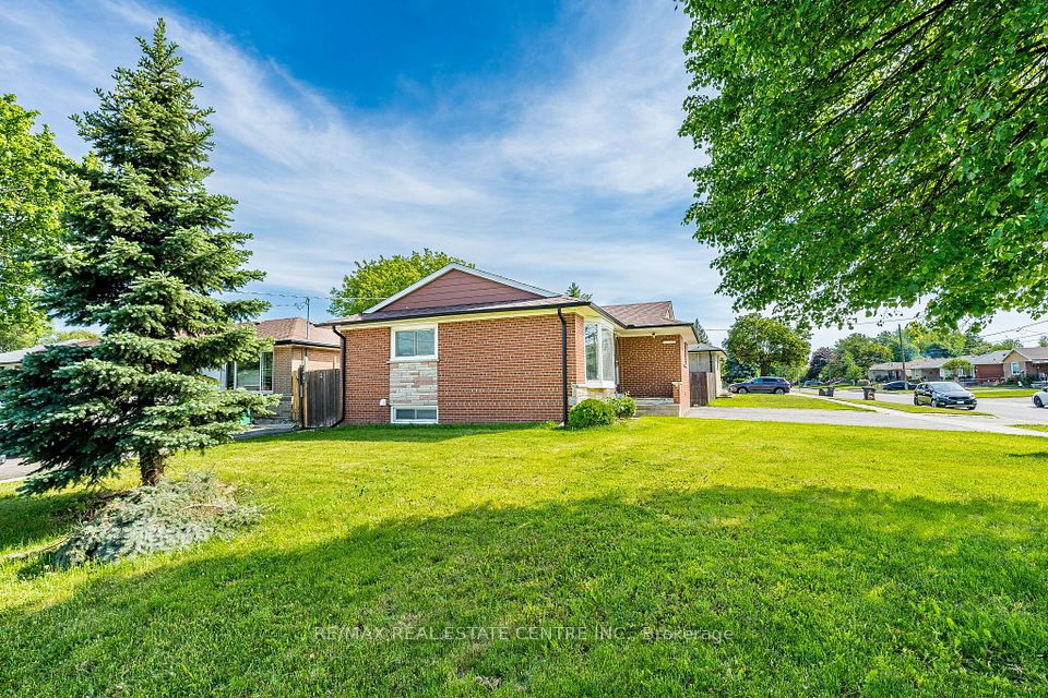 Detached at 2 Milner Road (Main Floor), Brampton, ON L6W 3A5, Brampton