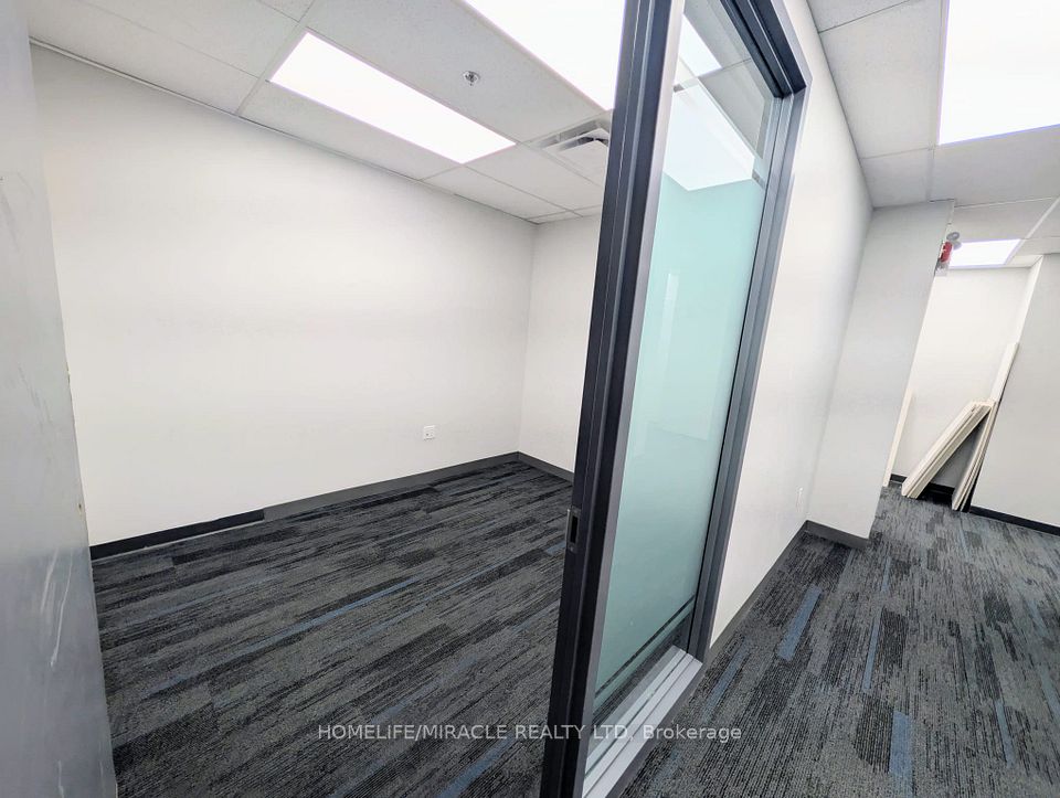 6660 Kennedy Road 205, Mississauga, ON L5T 2M9