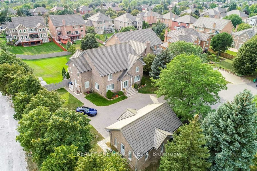 Detached at 1918 Royal Credit Boulevard, Mississauga, ON L5M 4Y1, Mississauga