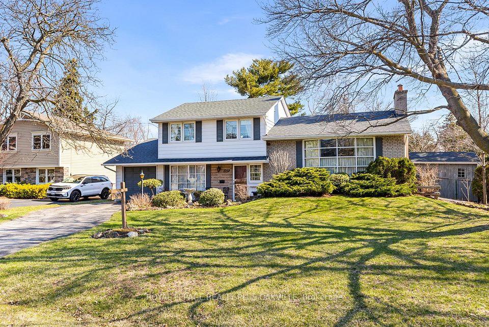 Detached at 227 Sandwell Drive, Oakville, ON L6L 4P3, Oakville