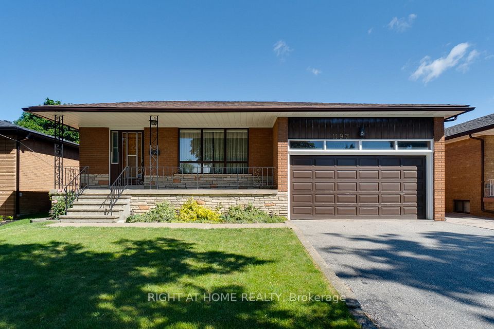 Detached at 1197 Shamir Crescent, Mississauga, ON L5C 1L2, Mississauga