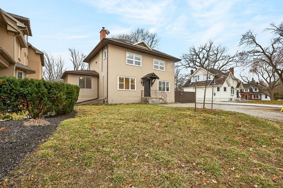 Duplex at 1012 North Shore Boulevard E, Burlington, ON L7T 1X7, Burlington