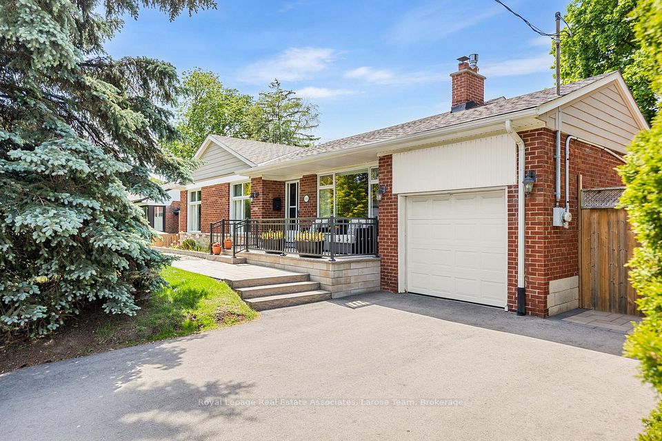 Detached at 1481 Glenwatson Drive, Mississauga, ON L5E 2V8, Mississauga