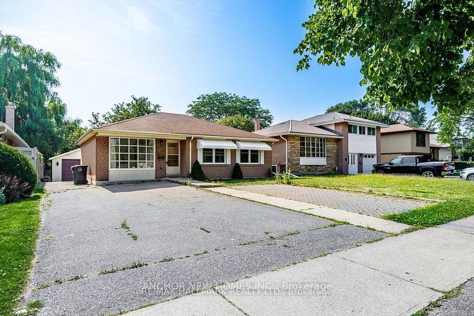 Detached at 2112 TRUSCOTT Drive MAIN, Mississauga, ON L5J 2A6, Mississauga