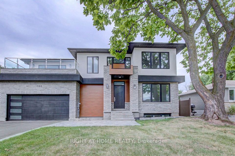 Detached at 1165 Pinegrove Road, Oakville, ON L6L 2W3, Oakville