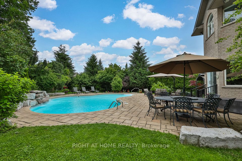 Detached at 2275 Whitecliffe Way, Oakville, ON L6M 4W3, Oakville
