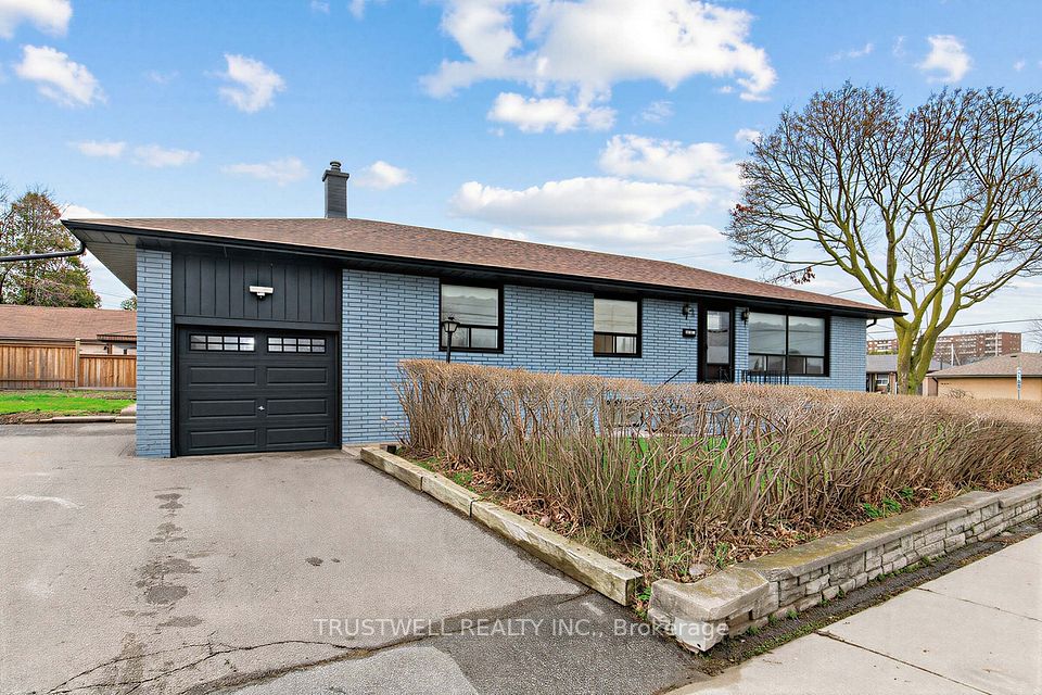 2 Del Ria Drive, Toronto, ON M6L 1M1 at 2 Del Ria Drive, Toronto, ON M6L 1M1, Toronto W04, ON, M6L 1M1