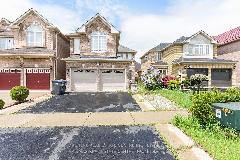 Detached at 5989 Sidmouth Street, Mississauga, ON L5V 2Z5, Mississauga