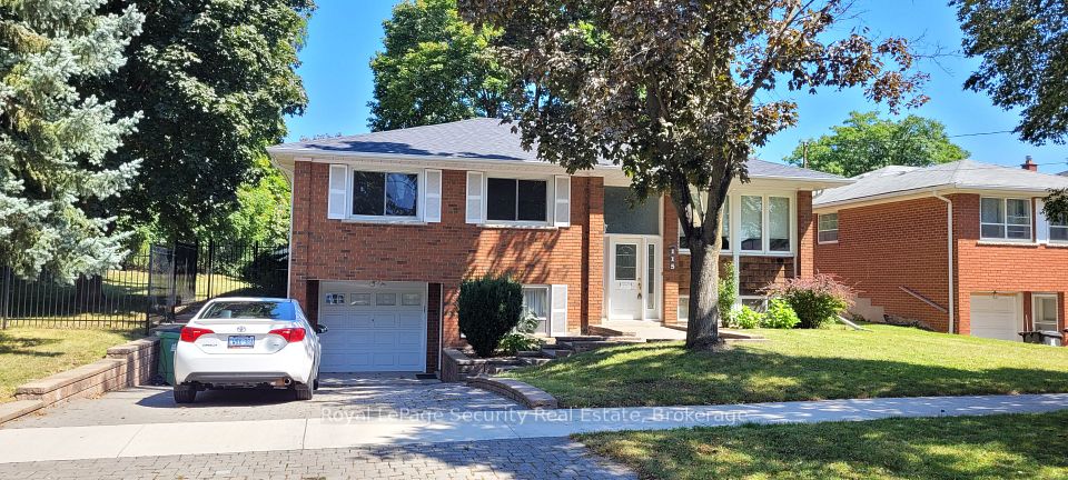 Detached at 115 Poynter Drive Main, Toronto W09, ON M9R 1L7, Toronto W09