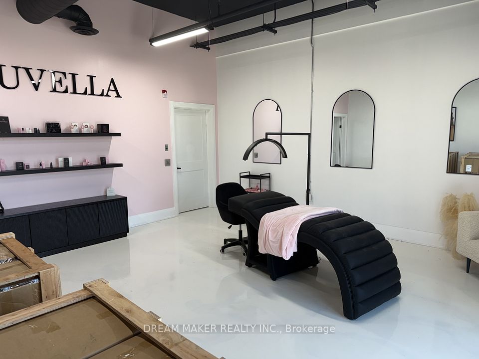 3475 Rebecca Street 106, Oakville, ON L6L 0H3