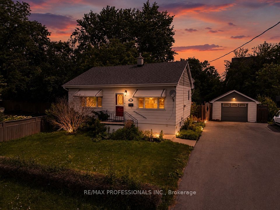Detached at 1045 Helena Street, Burlington, ON M7R 3V5, Burlington