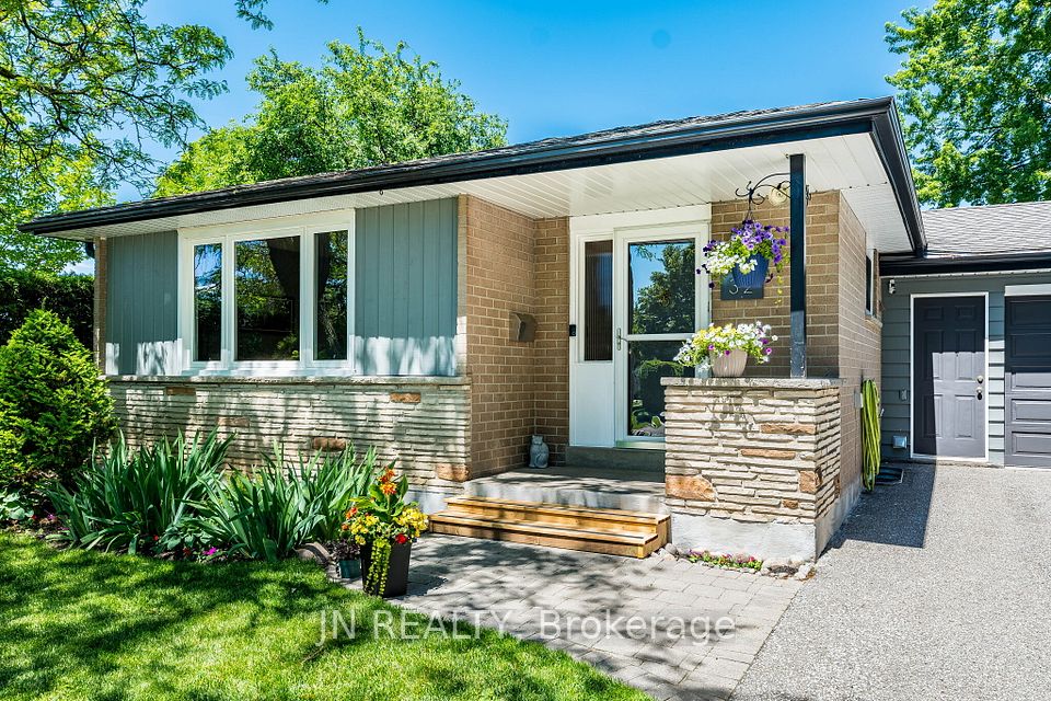 Detached at 32 Barkwood Court, Brampton, ON L6V 2C3, Brampton