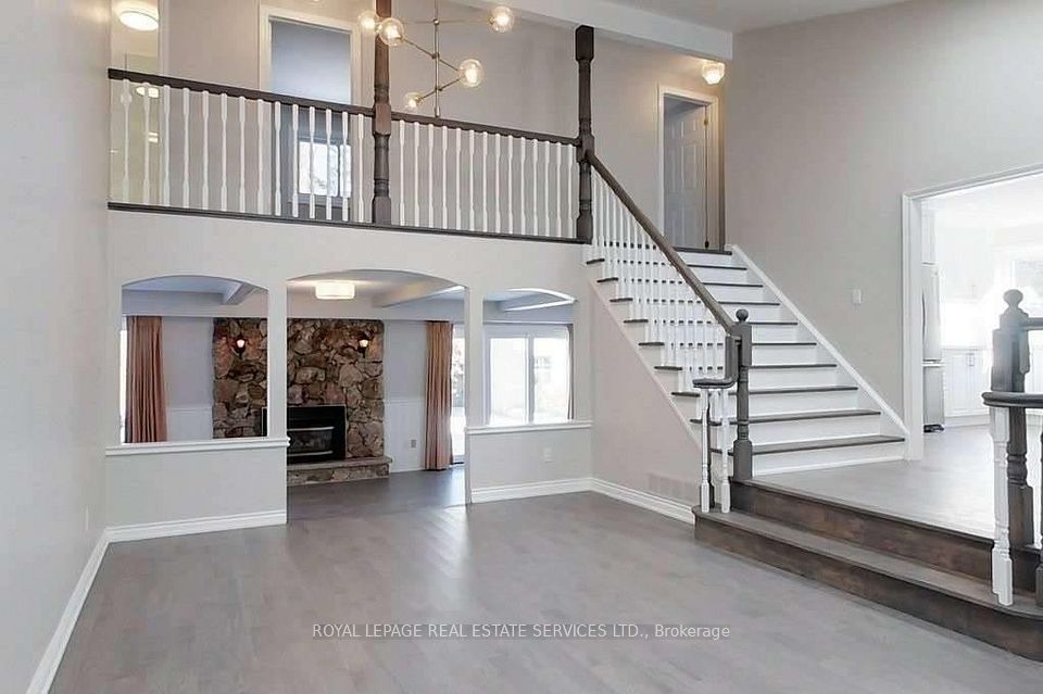 Detached at 141 Castle Crescent, Oakville, ON L6J 5H4, Oakville