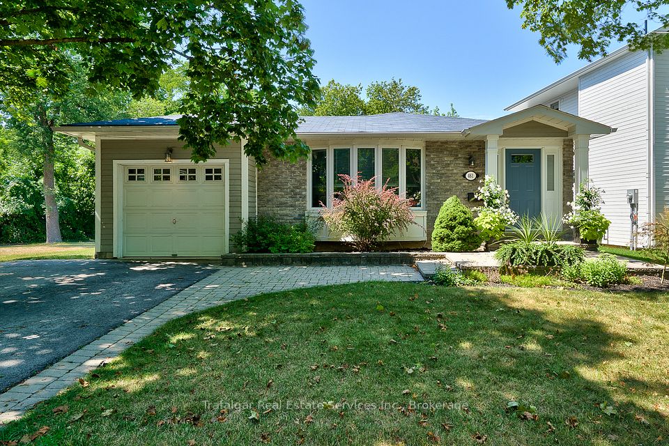 Detached at 461 Maple Avenue, Oakville, ON L6J 2J2, Oakville