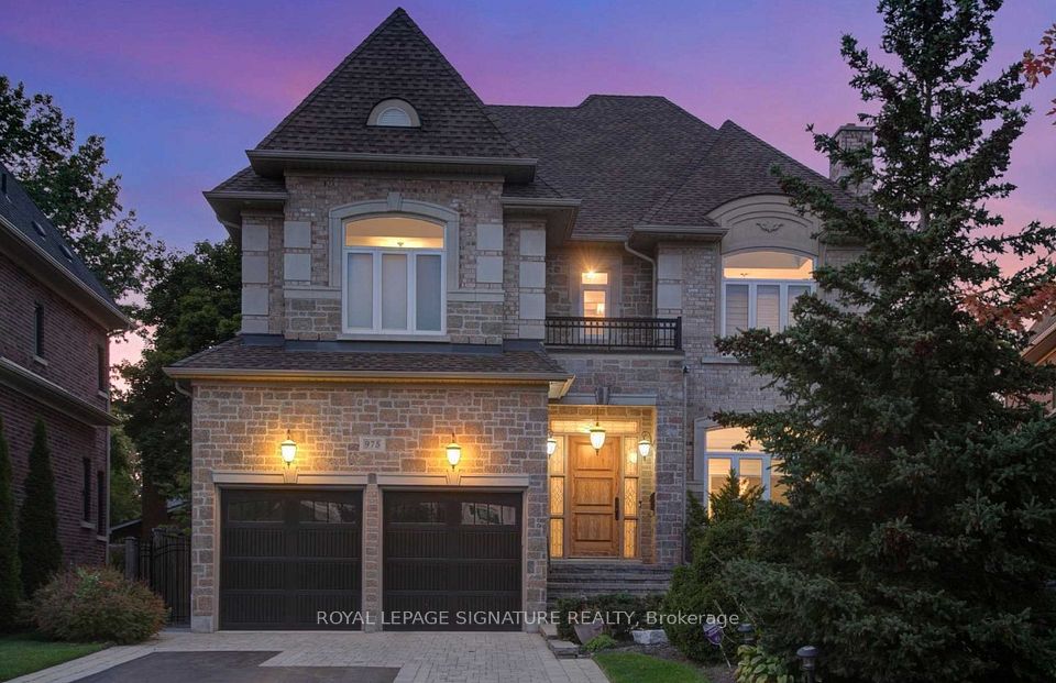 Detached at 975 Fredonia Drive, Mississauga, ON L5C 2W5, Mississauga
